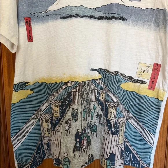 Uniqlo Ukiyo-e Mt. Fuji & townscape design White Graphic Tee - Picture 2 of 7